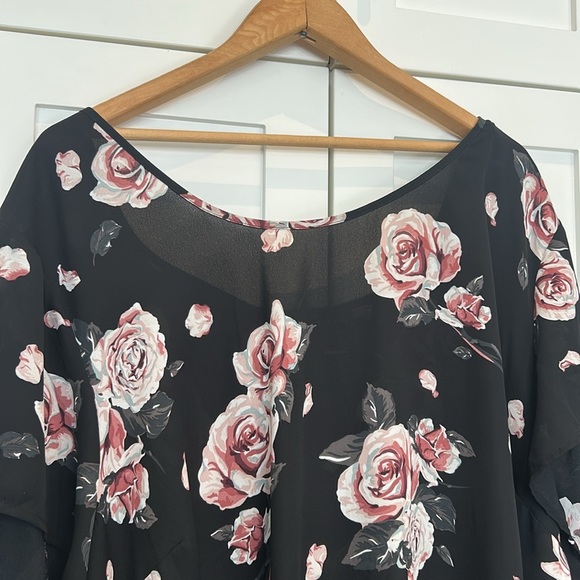 Torrid Floral Print Georgette Drape Back Top Short Sleeves Size 5 - Picture 6 of 13